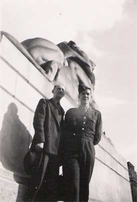 Photo de Marcel et Robert le 15 juillet 1948  Denfert Rochereau